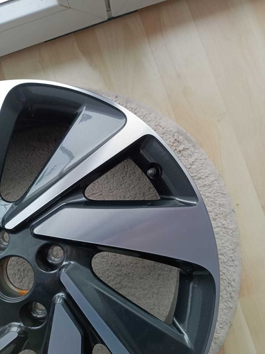 FELGA TOYOTA AYGO stan jak nowa R18 x 5J ET40