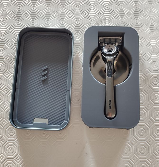 Máquina de Barbear com Estojo de Viagem Gillette Labs