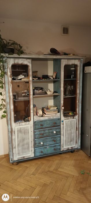 Witryna w stylu rustykalnym