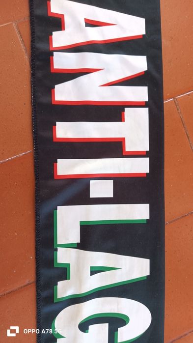 Cachecol dos diabos vermelhos 1982