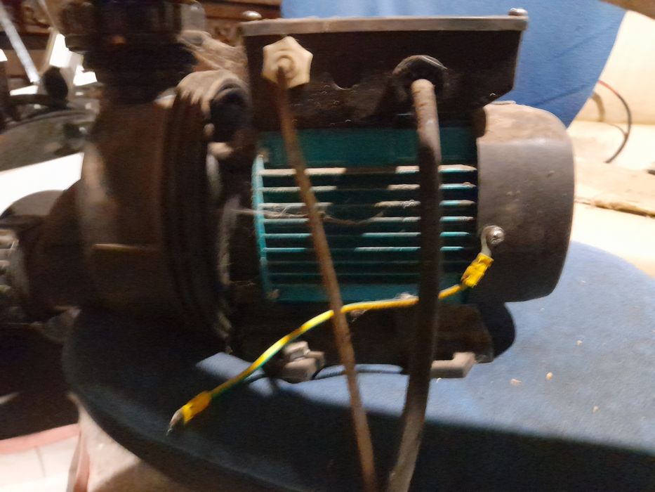 BOMBA DE ÁGUA Como nova