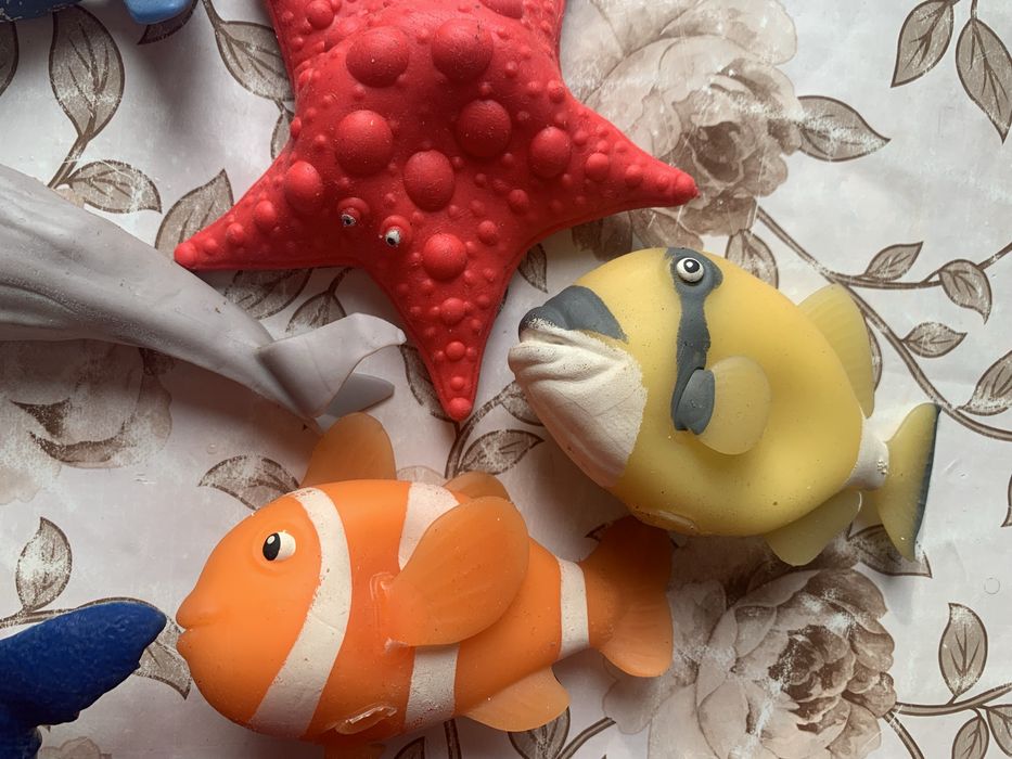 Резинові іграшки та фігурки