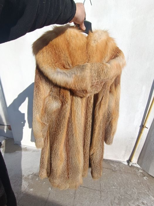 Шуба ліса з капюшоном рижа нижче коліна