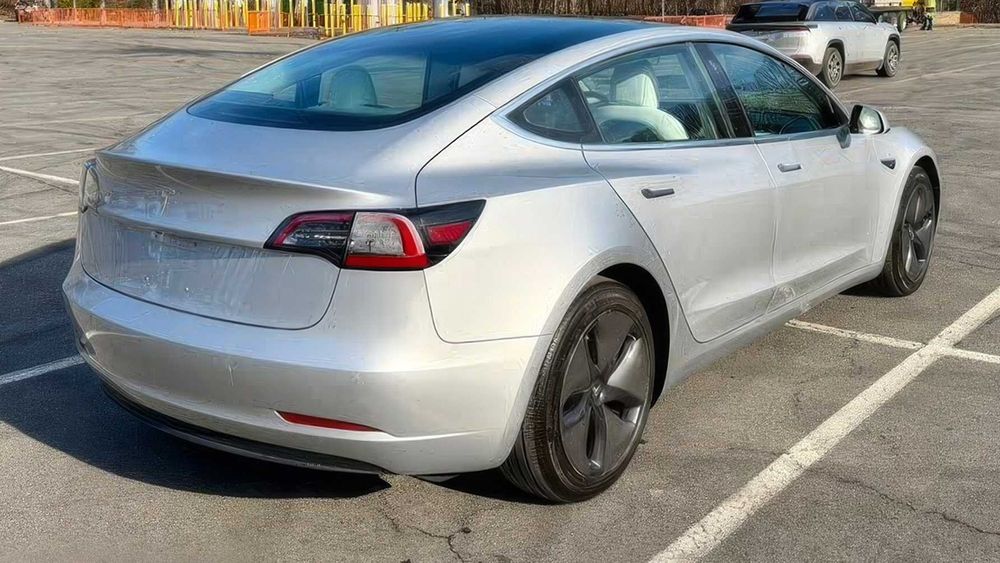Tesla Model 3      2018