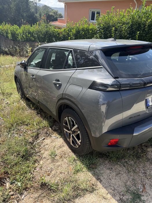 Peugeot 2008  poucos km trabalha e anda