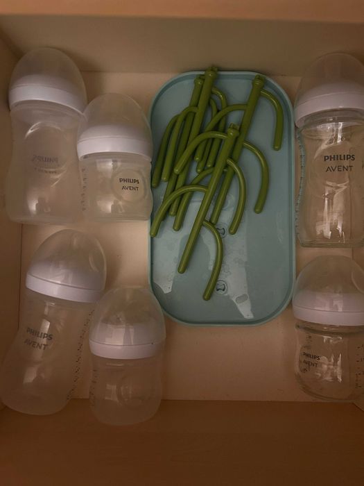 Дитячі пляшечки Philips Avent та тримач для пляшечок (частково нові)