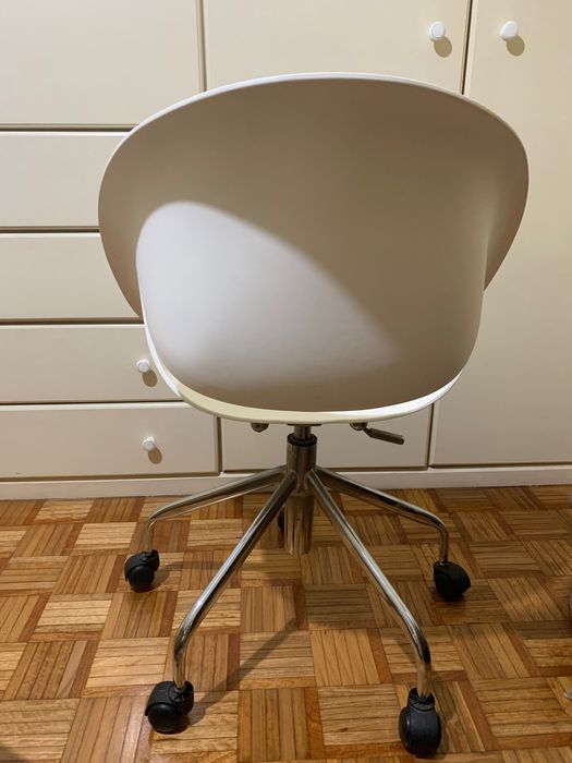 Cadeira escritório branca rodas