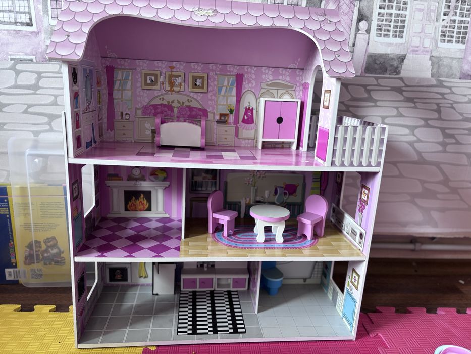 Продам кукольный домик