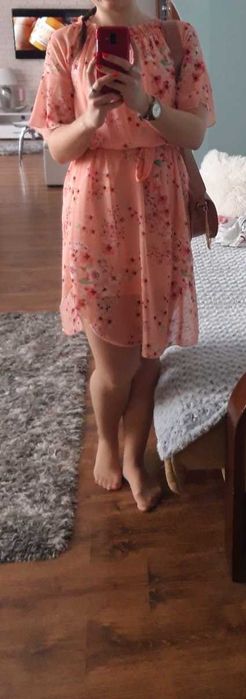 Wiosenna sukienka brzoskwiniowa