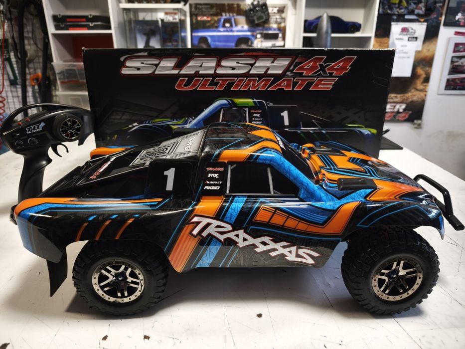 Traxxas Slash Ultimate 68277-4 z dodatkami