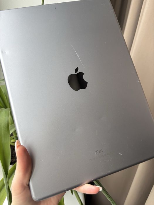 Apple iPad Pro 12.9" (2 Gen)(64 GB) Wi-fi