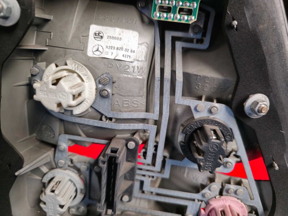 Farolim STOP direito MERCEDES S W220 (98 a 2005)