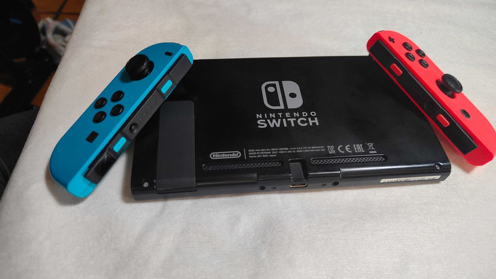 Vendo Nintendo Switch V1 em bom estado.