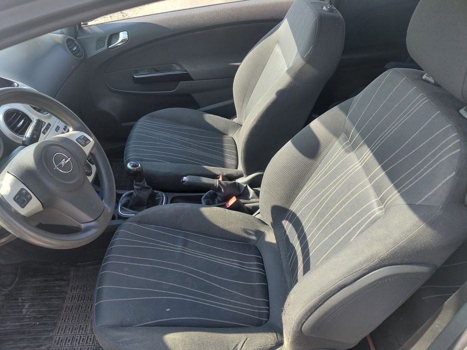 Opel corsa D  1.2 benzyna