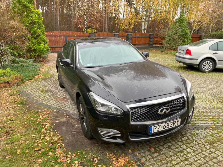syndyk sprzeda samochód osobowy Infiniti Q70 rok prod 2015