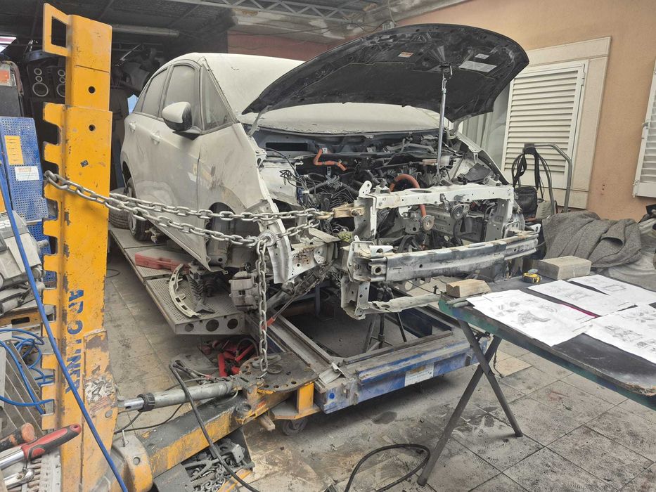 Bate chapa e pintura de automóveis,mecânica.