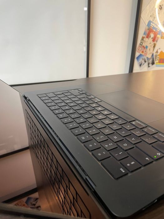 MacBook Air 15" (Apple M2)