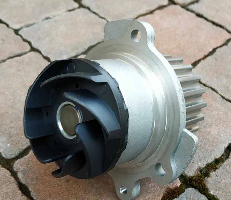 Помпа • Насос водяной •  Приора ВАЗ 21126 •  Dolz.