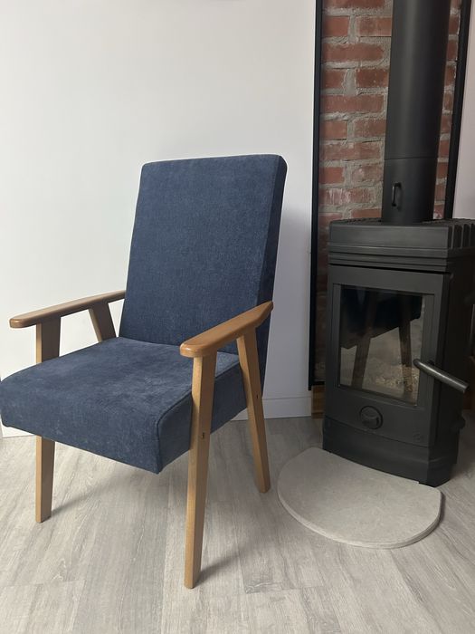 Dwa krzesla granatowe