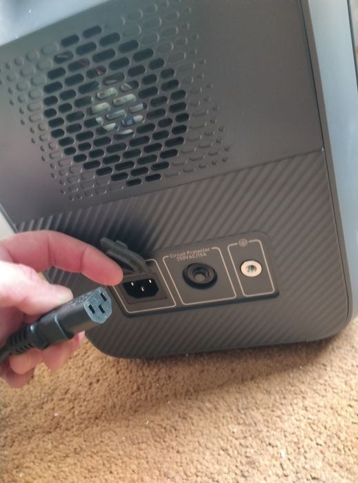 зарядна станція Bluetti AC180