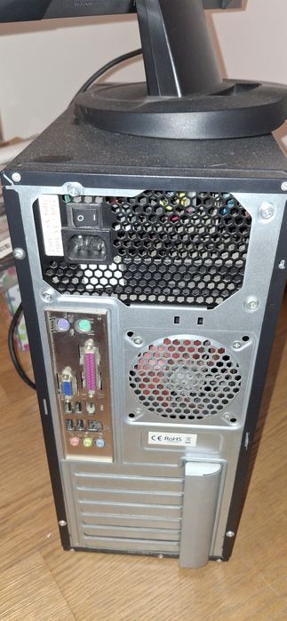 Torre  com Monitor incluido
