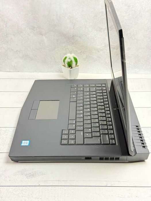 Alienware 15 R3  i7-6700HQ 16ram ddr4 GTX 1060 6gb Full HD