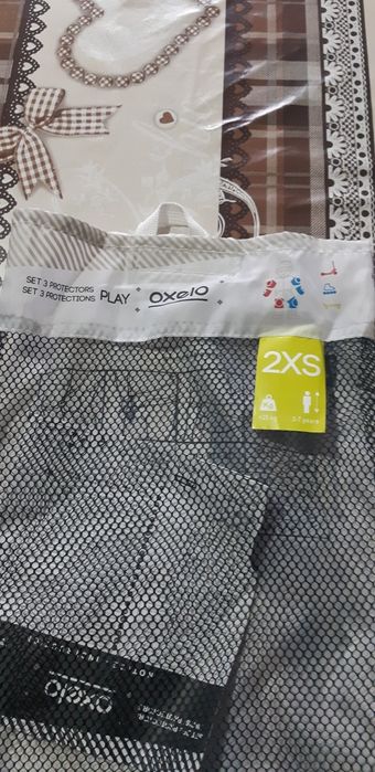 Kit de proteção.  Cotoveleiras, joelheiras e luvas de criança.