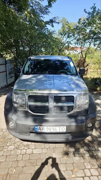 Автомобіль Dodge Nitro