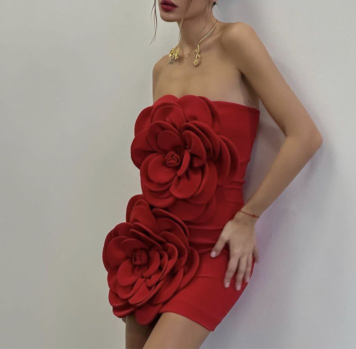 Платье черное с объёмными цветками