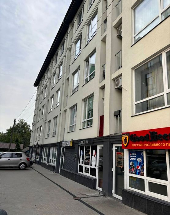 Пиво-Кофе-Цветы-Салон(40м.кв) Сергея Колоса,3