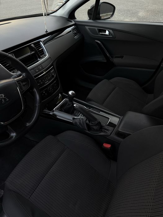 Peugeot 508 SW 2012