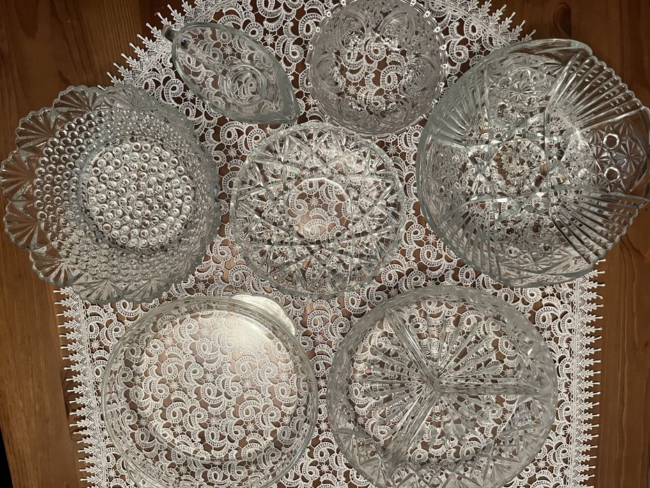 Zestaw szklanych misek i sosjerka „ kryształ „