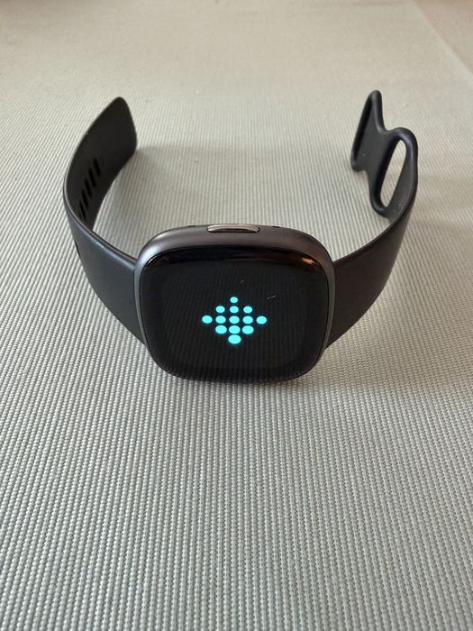 Smartwatch Fitbit Versa 4 (Google) - c/ Bracelete Extra