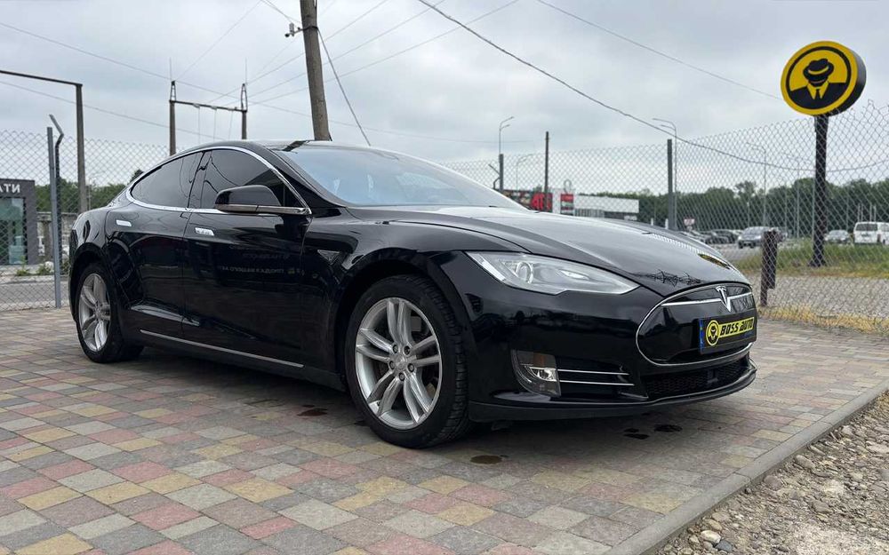 Tesla Model S 2015