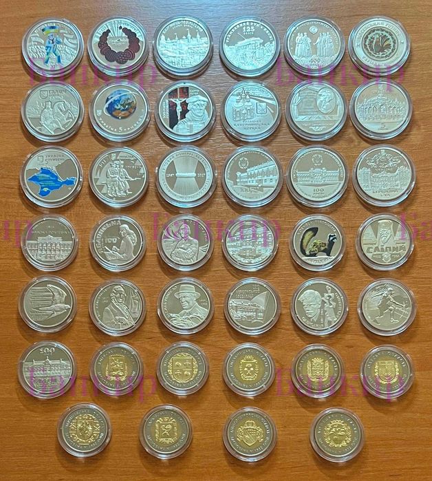 Полный годовой набор монет Украины за 2017 г. (36 монет + 4 медали)