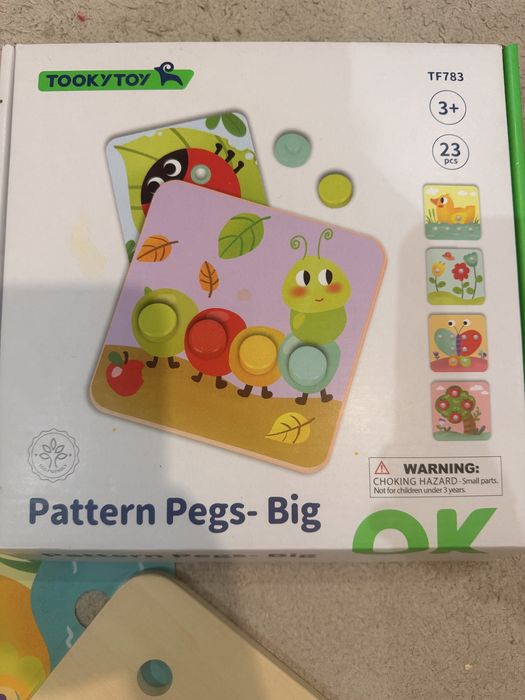 Розвиваюча гра Дерев'яна мозаїка з великими фішками Tooky Toy "Pattern Pegs - Big" з картками-шаблонами (23 елементи)