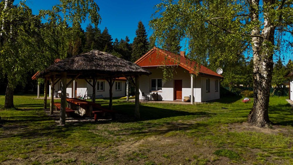 Domki nad jeziorem - teren ogrodzony