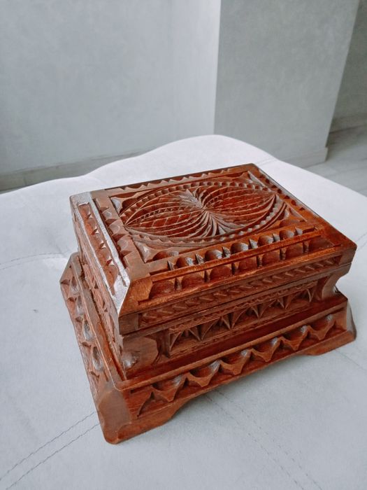 Шкатулка ручної роботи