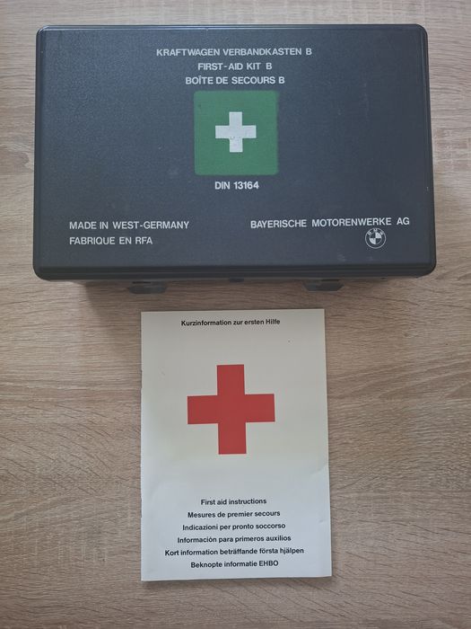 Oryginalna apteczka samochodowa do BMW e30, e32, e34