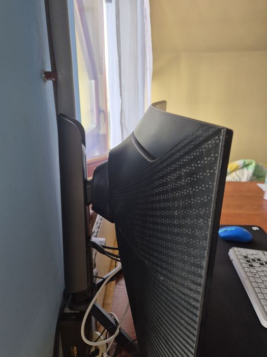 Monitor Samsung Oddysey G7 27 GRATIS adapter vesa