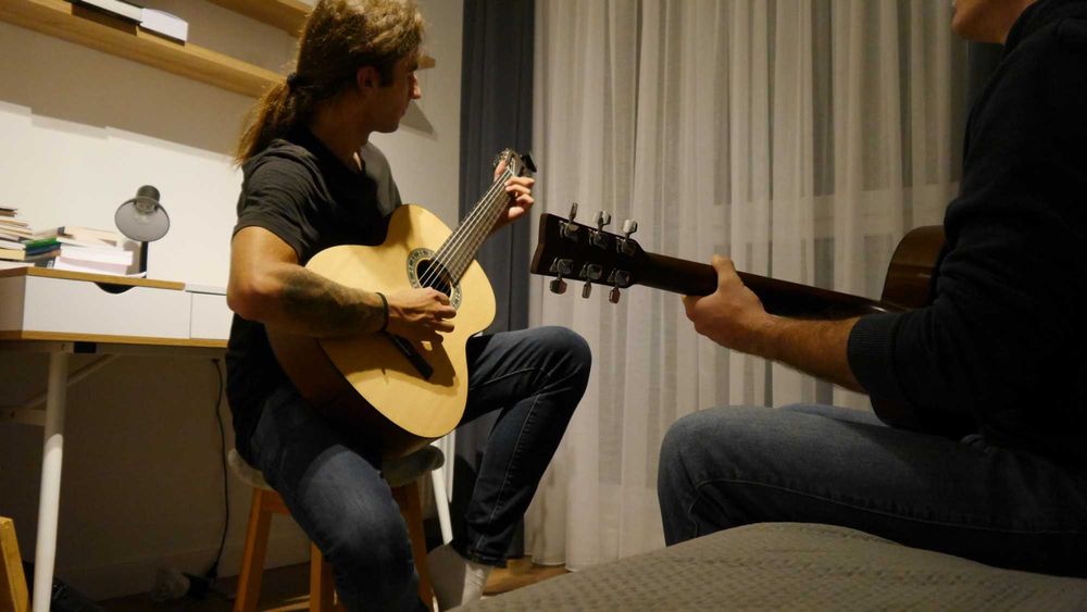 Gitary z Cezarym - Nauka gry na gitarze Ostrołęka (Nauka i Serwis)