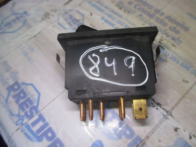 Botão / interruptor 4 piscas VOLVO 340-360 (343, 345)