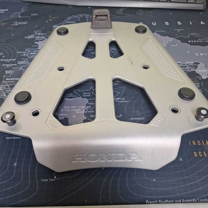 Suporte Honda para topcase - Referência 08L80-MKS-E00