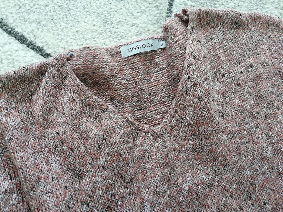 Sweter z dekoltem w szpic długie rękawy