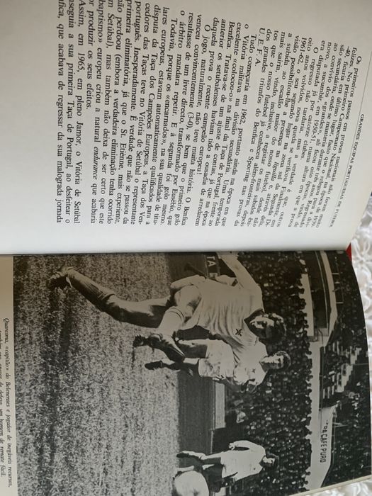 Coleção de livros da história  de  futebol desde seleção ao clubes como Benfica sporting etc