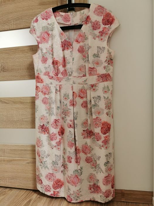 Elegancka sukienka ciążowa w kwiaty firmy Branco - igła!