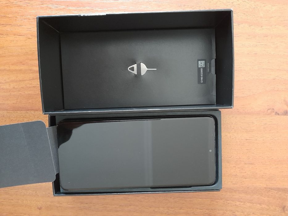 Телефон б/в Samsung S20+  128 GB колір чорний офіційний без дефектів + два чихла