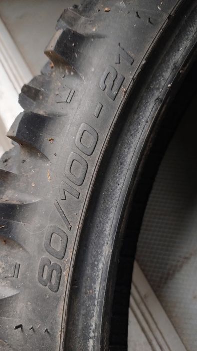 Do sprzedania 5 opon plus 2 detki