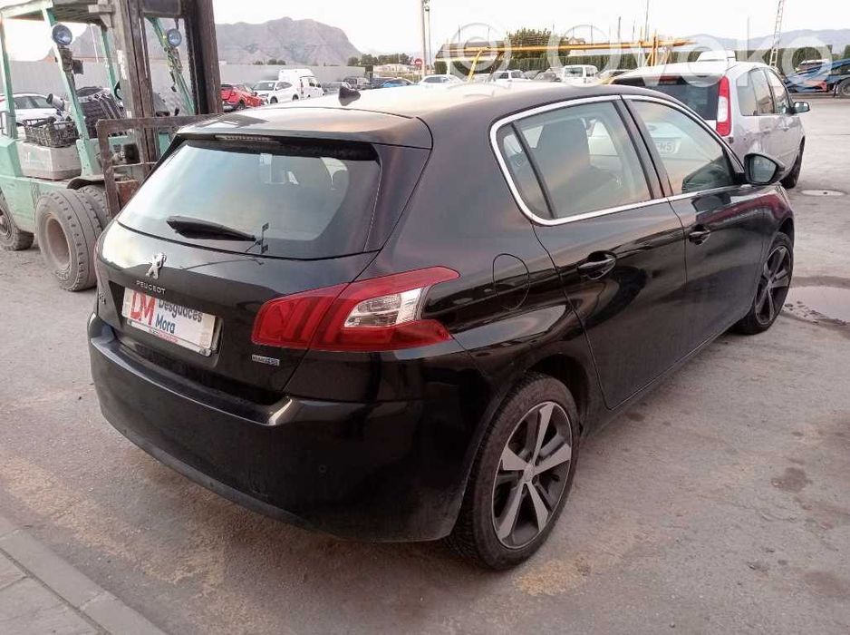 Бампер Peugeot 308 розборка шрот
