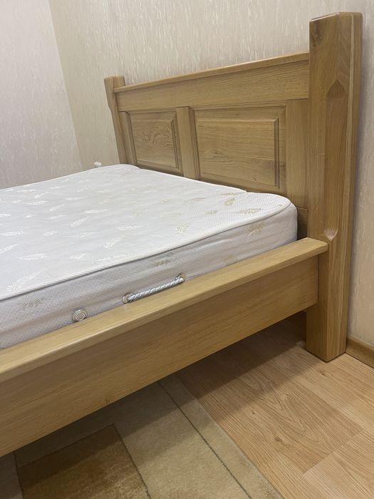 Кровать с матрасом и покрывалом с подушками 1400*2000